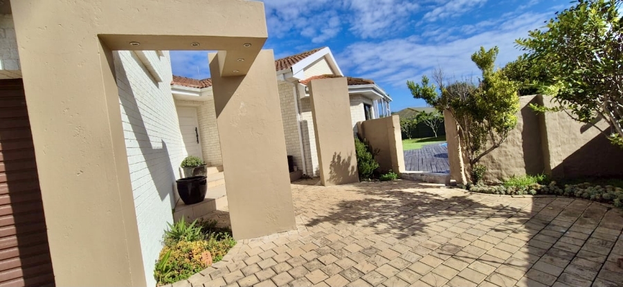 5 Bedroom Property for Sale in Summerstrand Eastern Cape